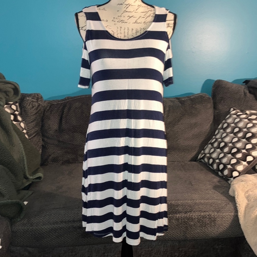 NY&CO Cold Shoulder Swing Dress, Small